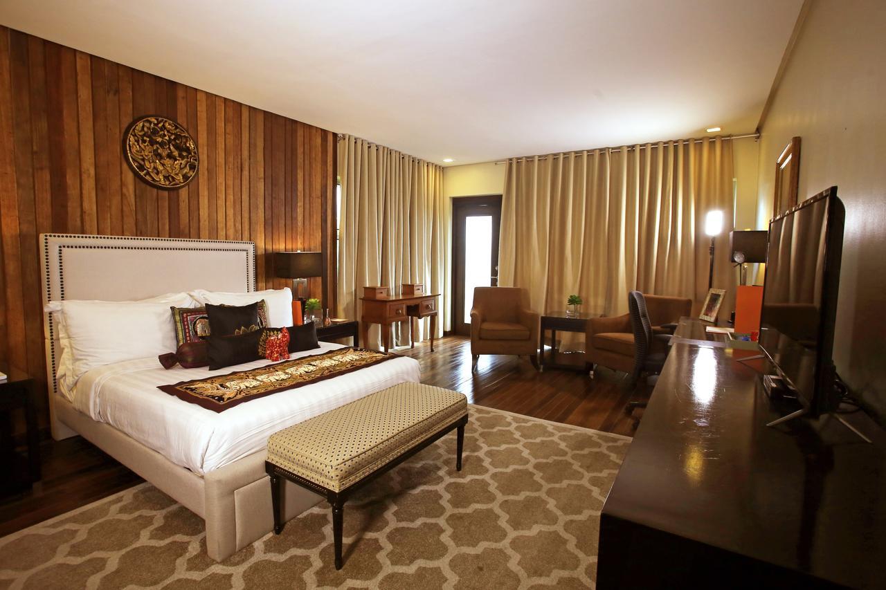 The Oriental Luxury Suites Alfonso Eksteriør billede